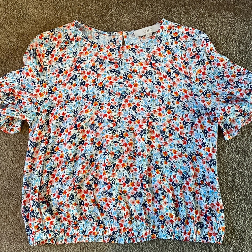Loft Sz Small flutter sleeve top